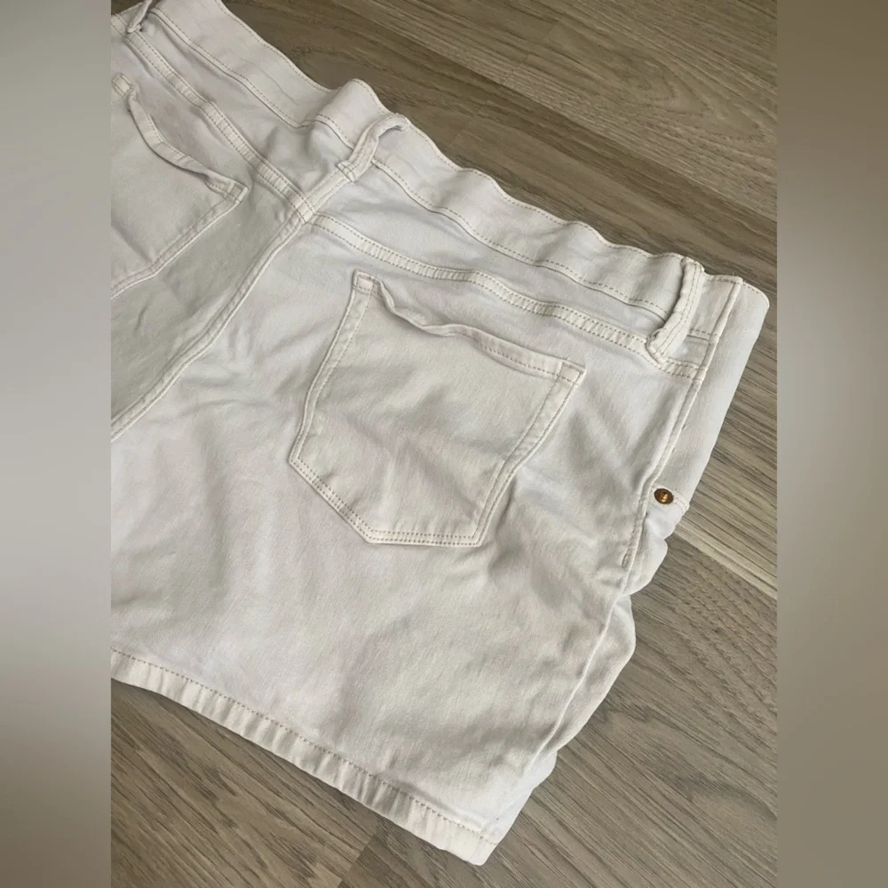 Maternity Shorts - Picture 15 of 15